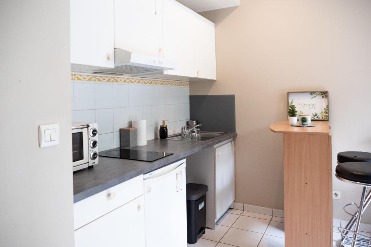 Charming Studio Near Jean Mace Apartment Лион Екстериор снимка