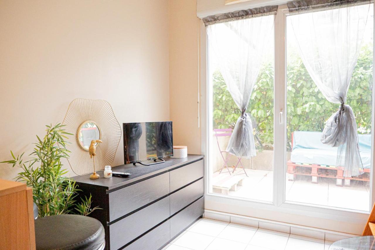 Charming Studio Near Jean Mace Apartment Лион Екстериор снимка