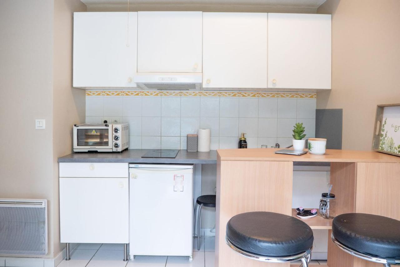 Charming Studio Near Jean Mace Apartment Лион Екстериор снимка